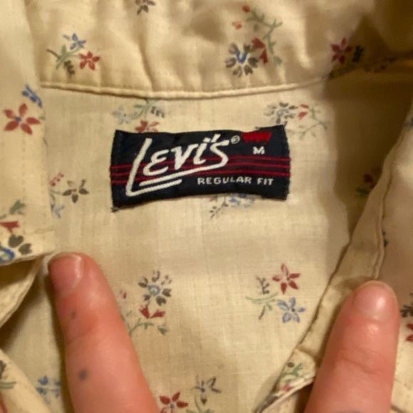 Levi’s button down - Picture 3 of 3